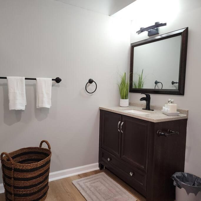 Stylish Near Airport Apartamento